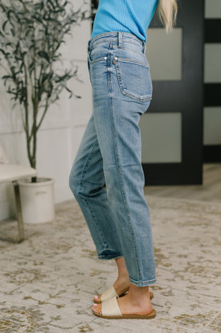 Judy Blue Carla High Waist Ankle Straight Jean in Break Through Blue