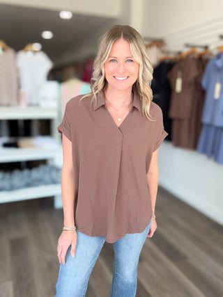 Collared Woven Short Sleeved Top in Mocha