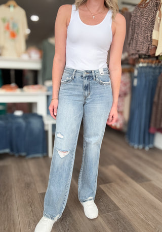 Judy Blue Mid Rise 90's Rigid Magic Straight Fit Jeans