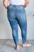 Load image into Gallery viewer, Judy Blue Nicole Tummy Control Skinny Jeans in Vintage Wash
