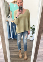 Load image into Gallery viewer, KanCan Mid Rise Distressed Skinnies
